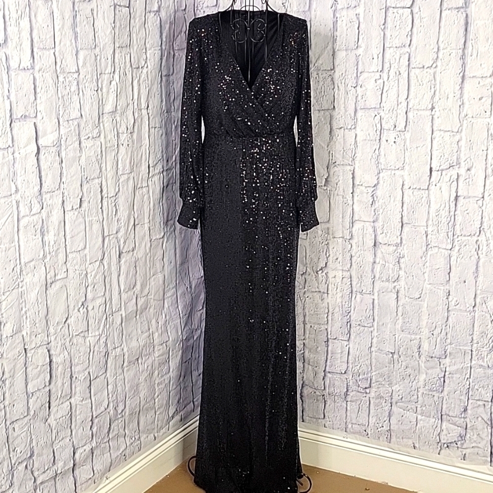 XUCTHHC Black Lace and Sequined Evening‎ Gown Size Medium